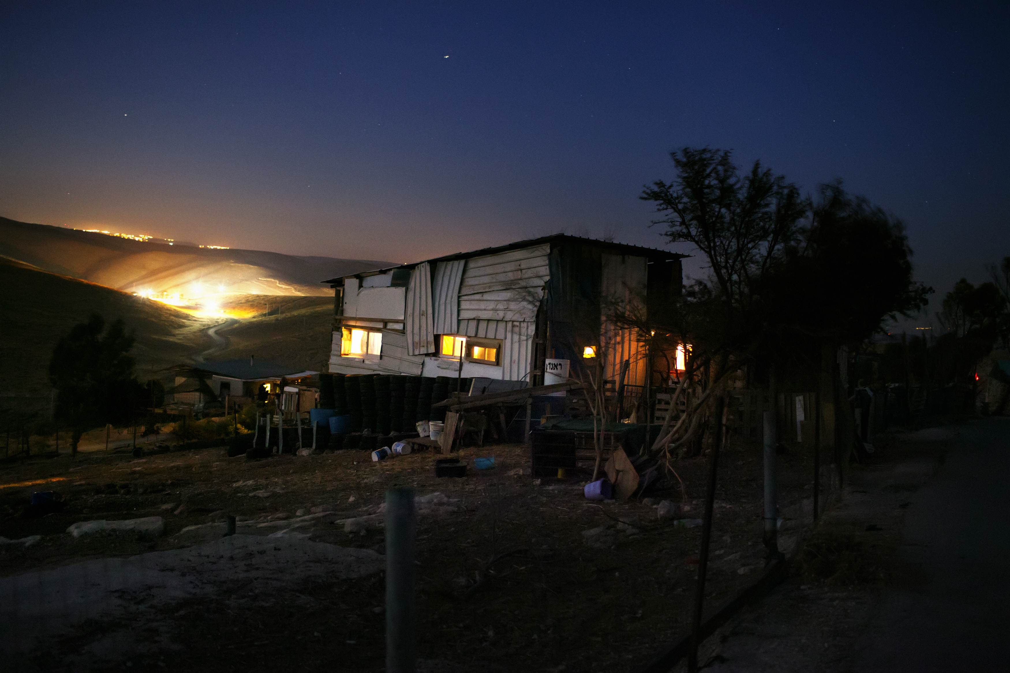 West Bank, 2013. An external view of the Goldburts' house built in an illegal Israeli settlement outpost in the West Bank. ### Cisgiordania, insediamento ebraico illegale di Mitzpe Agit, 2013. La casa della famiglia Goldburt.