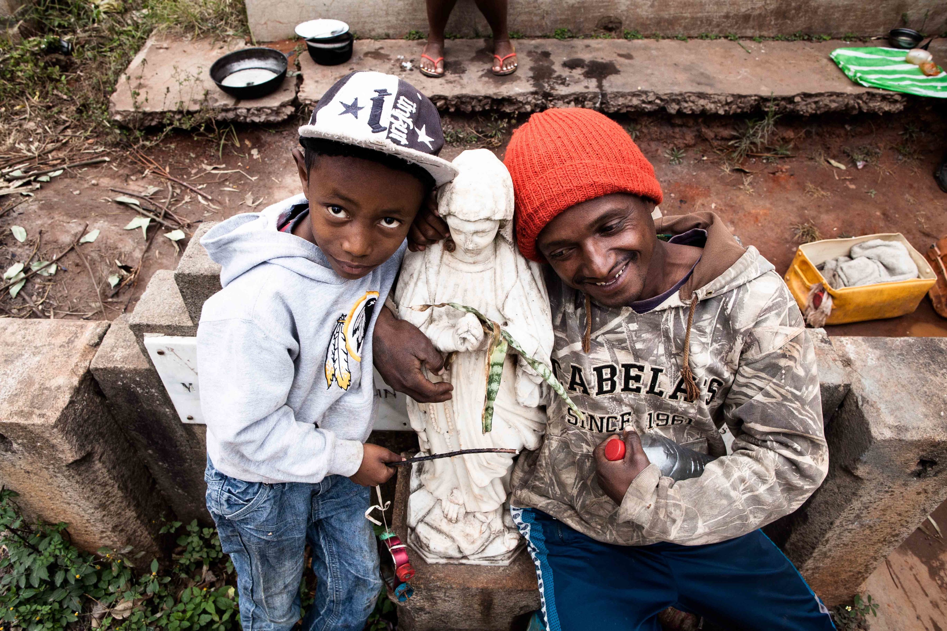prospekt graveyard generation riccardo bononi irfoss imp festival internazionale fotogiornalismo padova-12 Sustained by petty thefts, the graveyard generation is often addicted to inhaling paint, the so called drug of the poor. Anjanahary cemetery, Antananarivo, Madagascar.